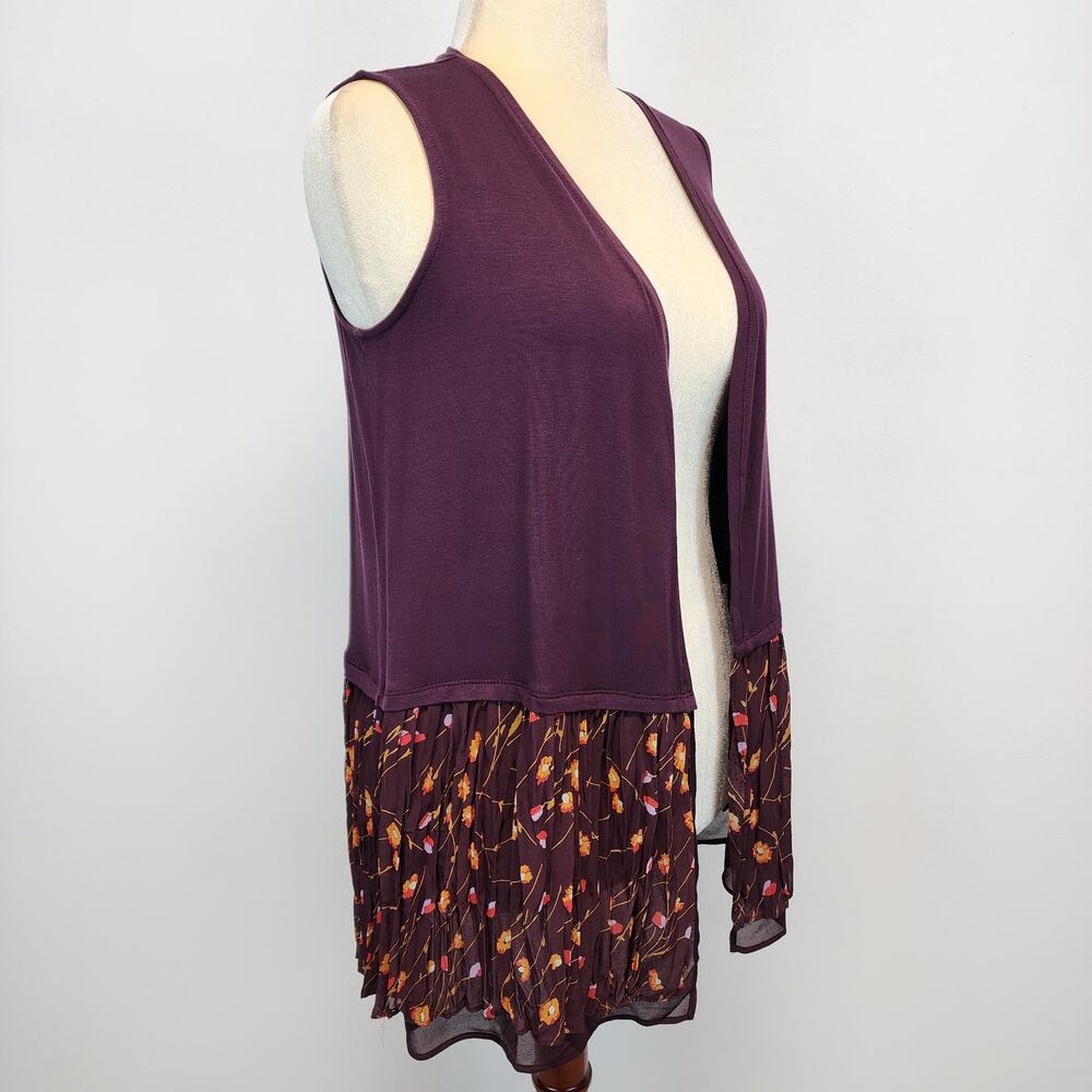 Lori Goldstein Womens Sleeveless Cardigan Size XS Plum Floral Trim Cottage Fairy